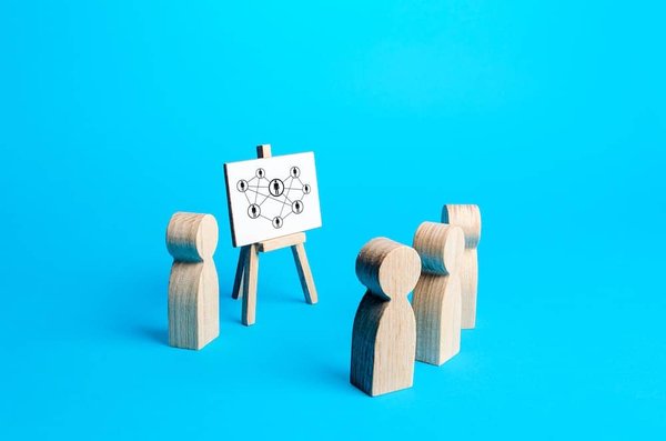 How to Facilitate the Transition from Construction to Operation in Large Real Estate Projects?